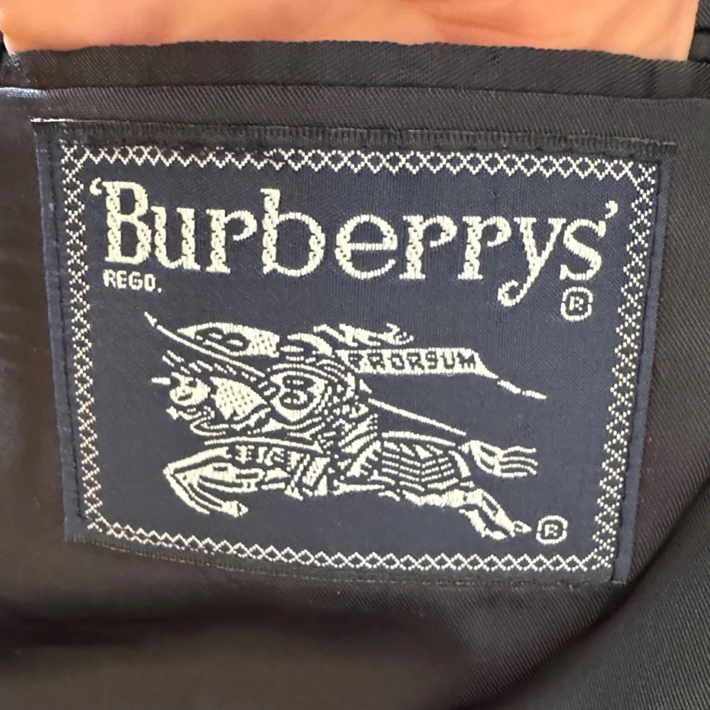 Vintage Burberrys Navy Wool Blazer Gold Buttons Saks USA Sport Coat 44R
